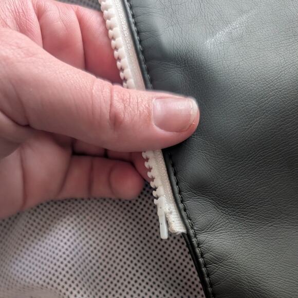 Levi's Rainy Days Rubberized Hooded Rain Jacket in Olive Green, Size Large - Picture 12 of 15